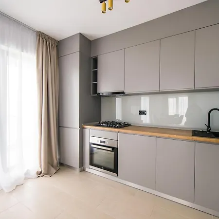 Promenada Apartments 4 *