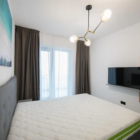 Promenada Apartments 4 *