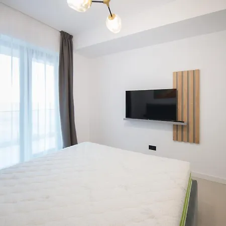 Promenada Apartments 4 *
